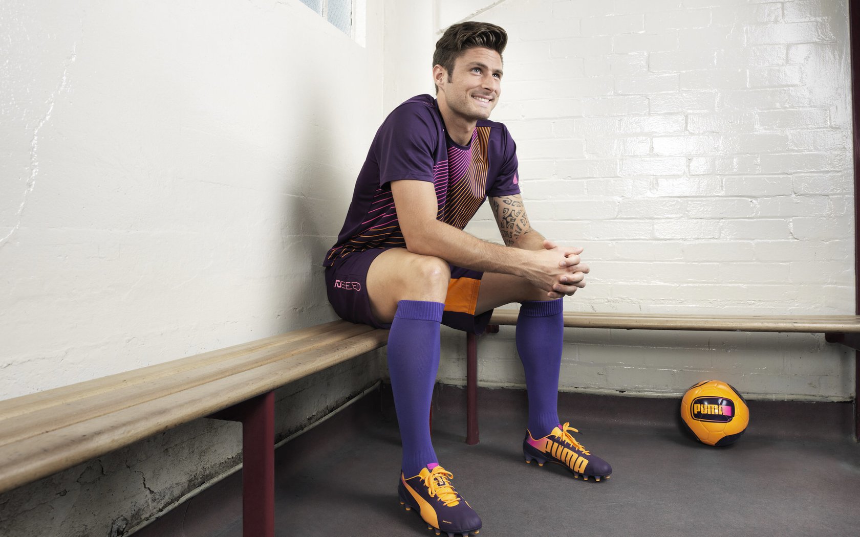 “罕见奇观：场上场下令人难以置信的趣味”，场上什么意思