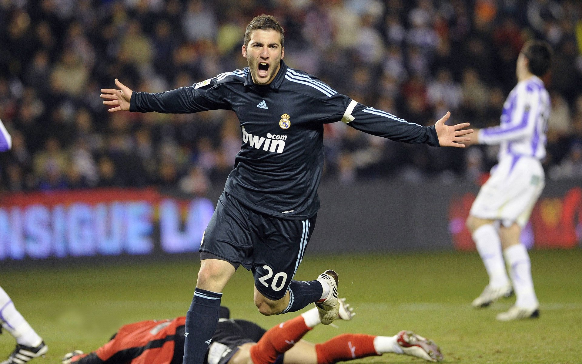 德甲俱乐部财务状况逐渐改善，德甲俱乐部收入